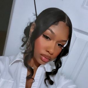 Meet your Posher, Daizha